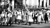 National costumes parade (188kb)
